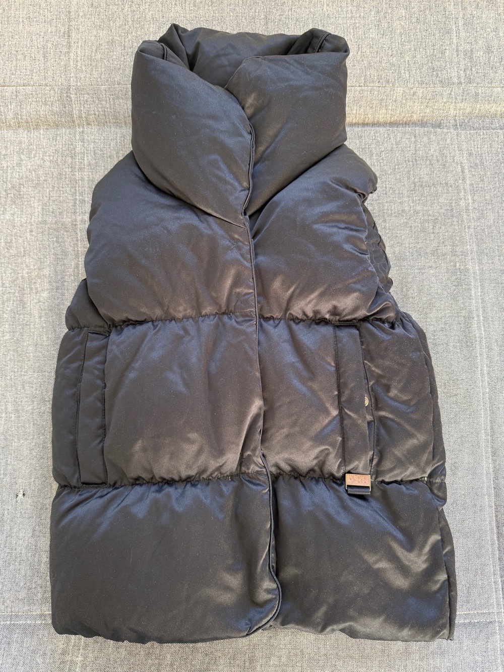 euc Wilfred by Aritzia womens down puffer high neck wrap black vest S Small